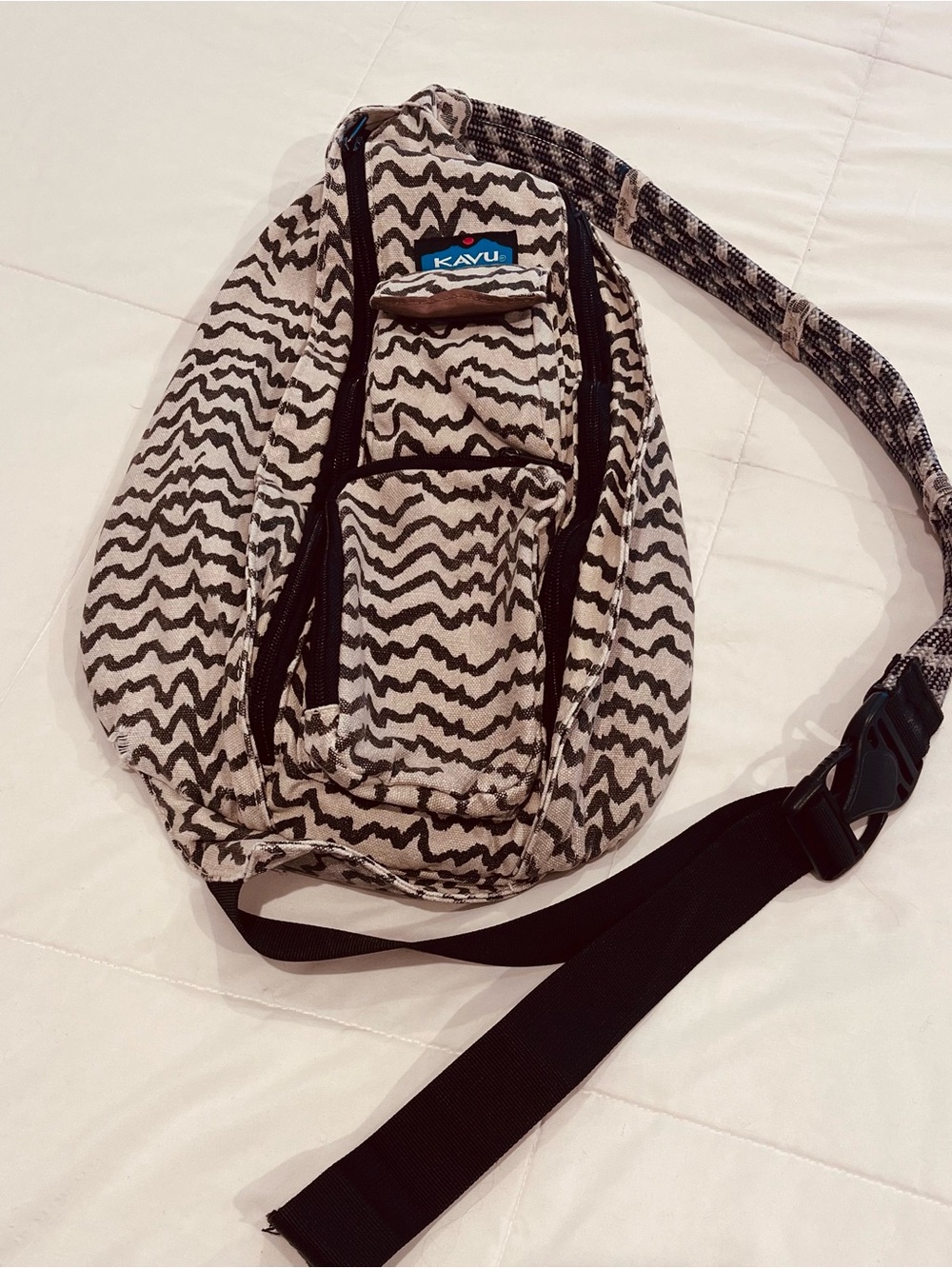 Kavu Rope Sling Bag Backpack Black crossbody Tan Black Wavy Stripe